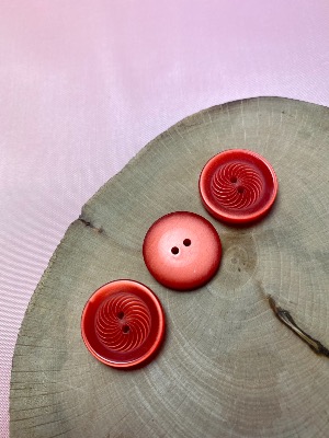 Bouton rouge brillant spiral vintage 