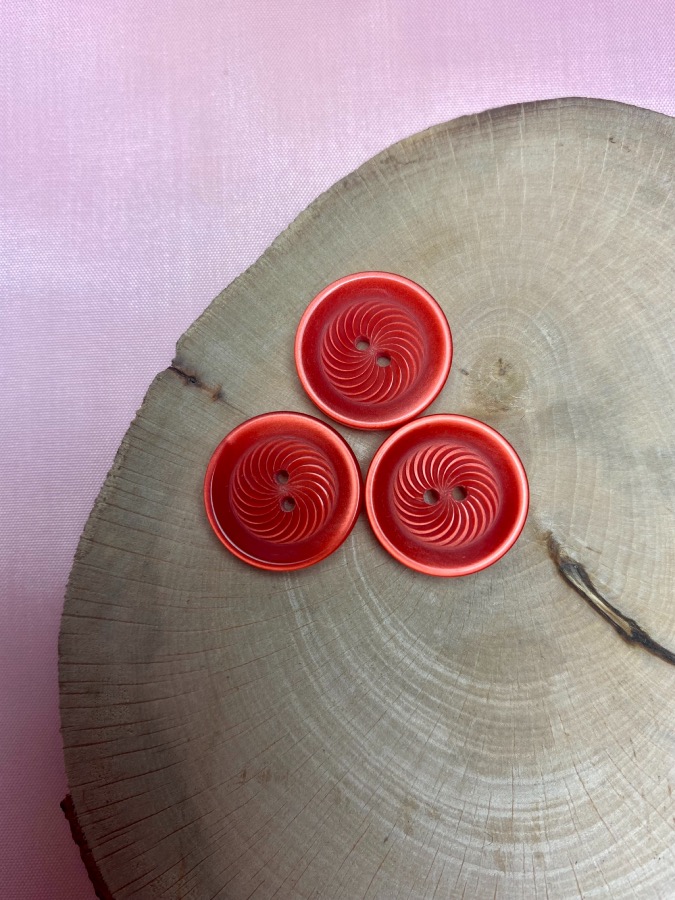 Bouton rouge brillant spiral vintage 
